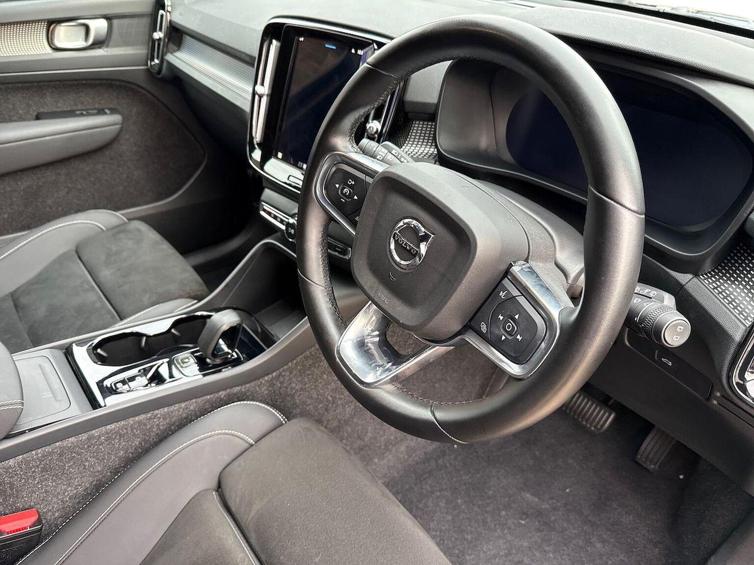 Used Volvo XC40 2024 for sale - 76149448: Photo 15