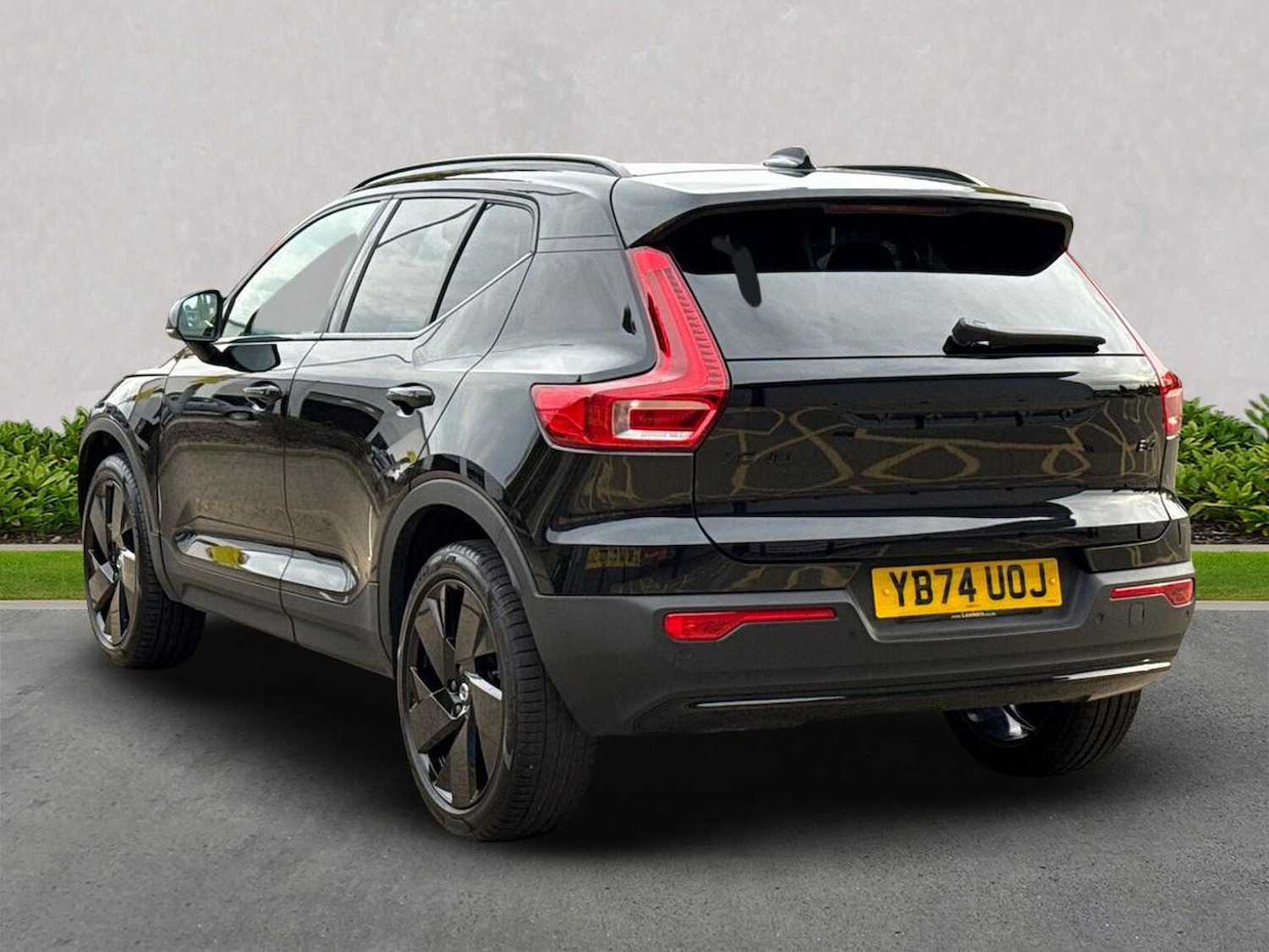 Used Volvo XC40 2024 for sale - 76149448: Photo 2