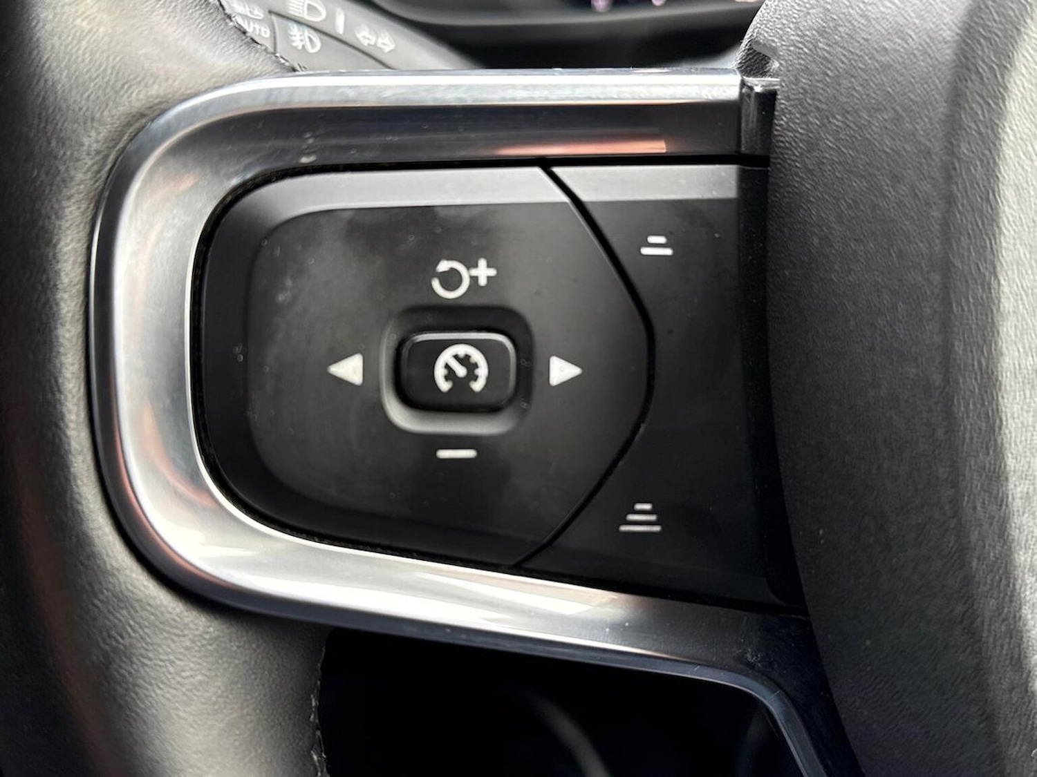 Used Volvo XC40 2024 for sale - 76149448: Photo 27