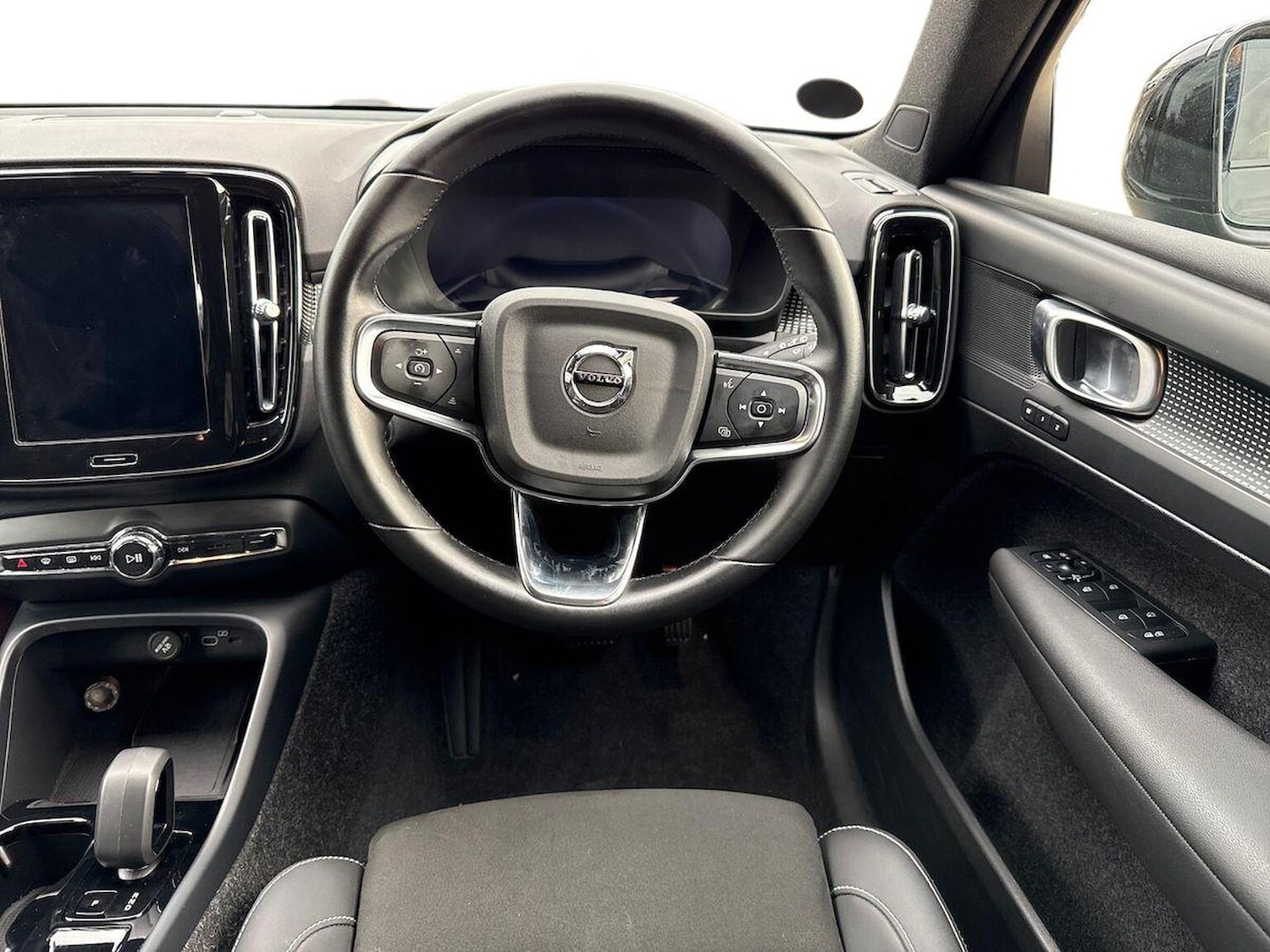 Used Volvo XC40 2024 for sale - 76149448: Photo 9