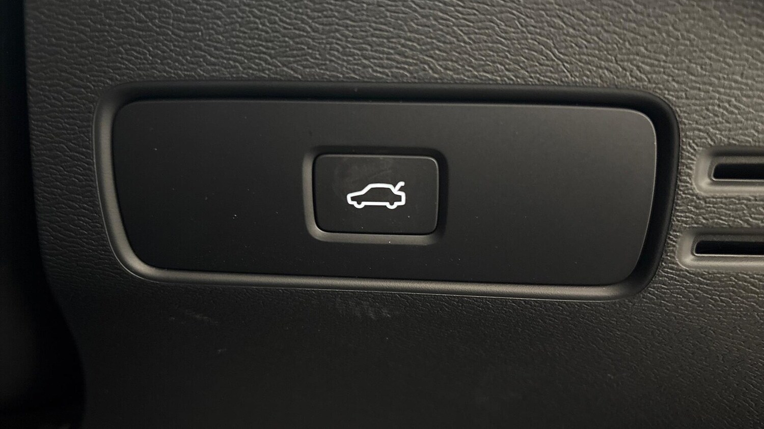 Used Volvo XC40 2024 for sale - 77487399: Photo 30