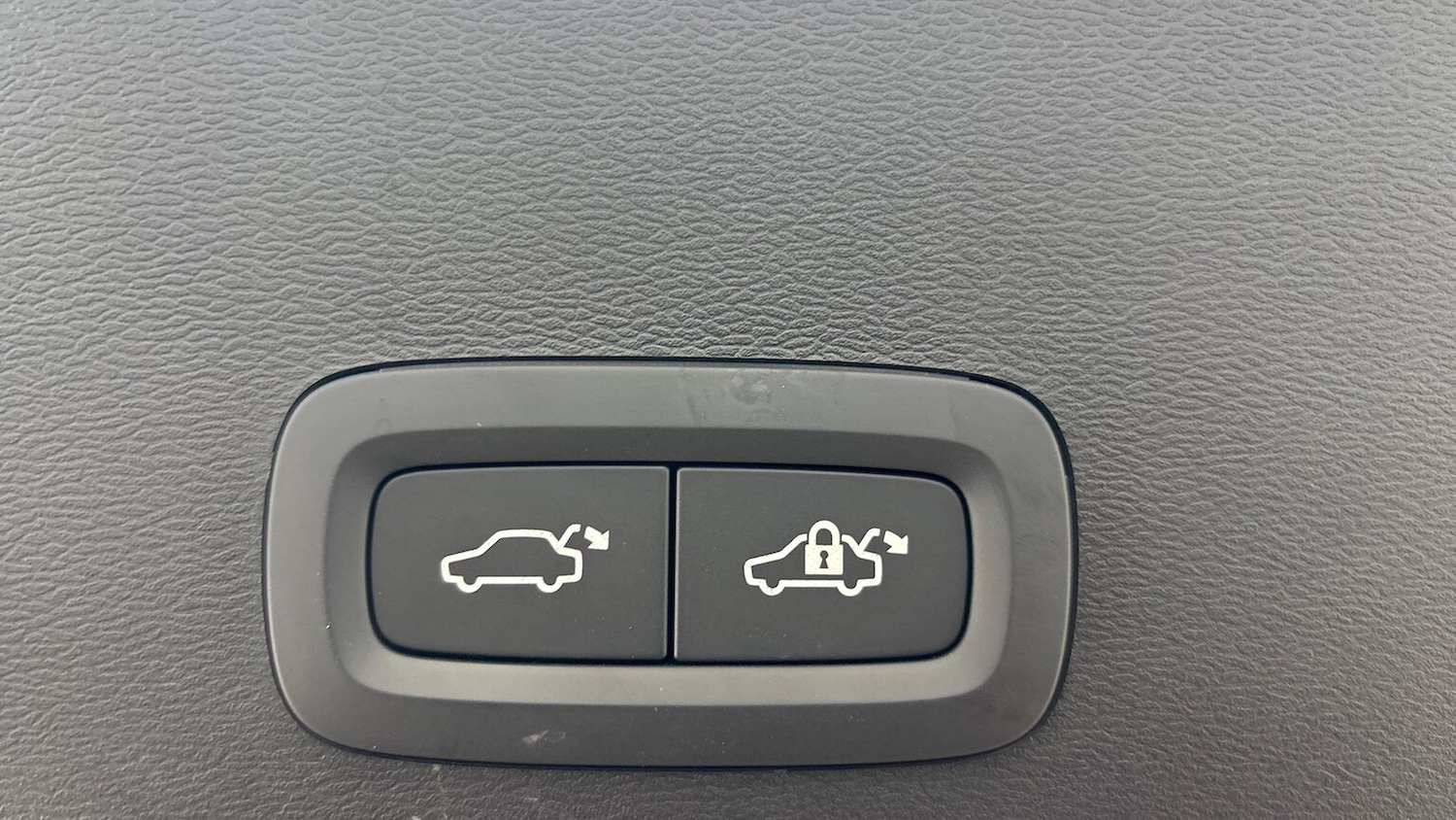 Used Volvo XC40 2025 for sale - 76093615: Photo 17