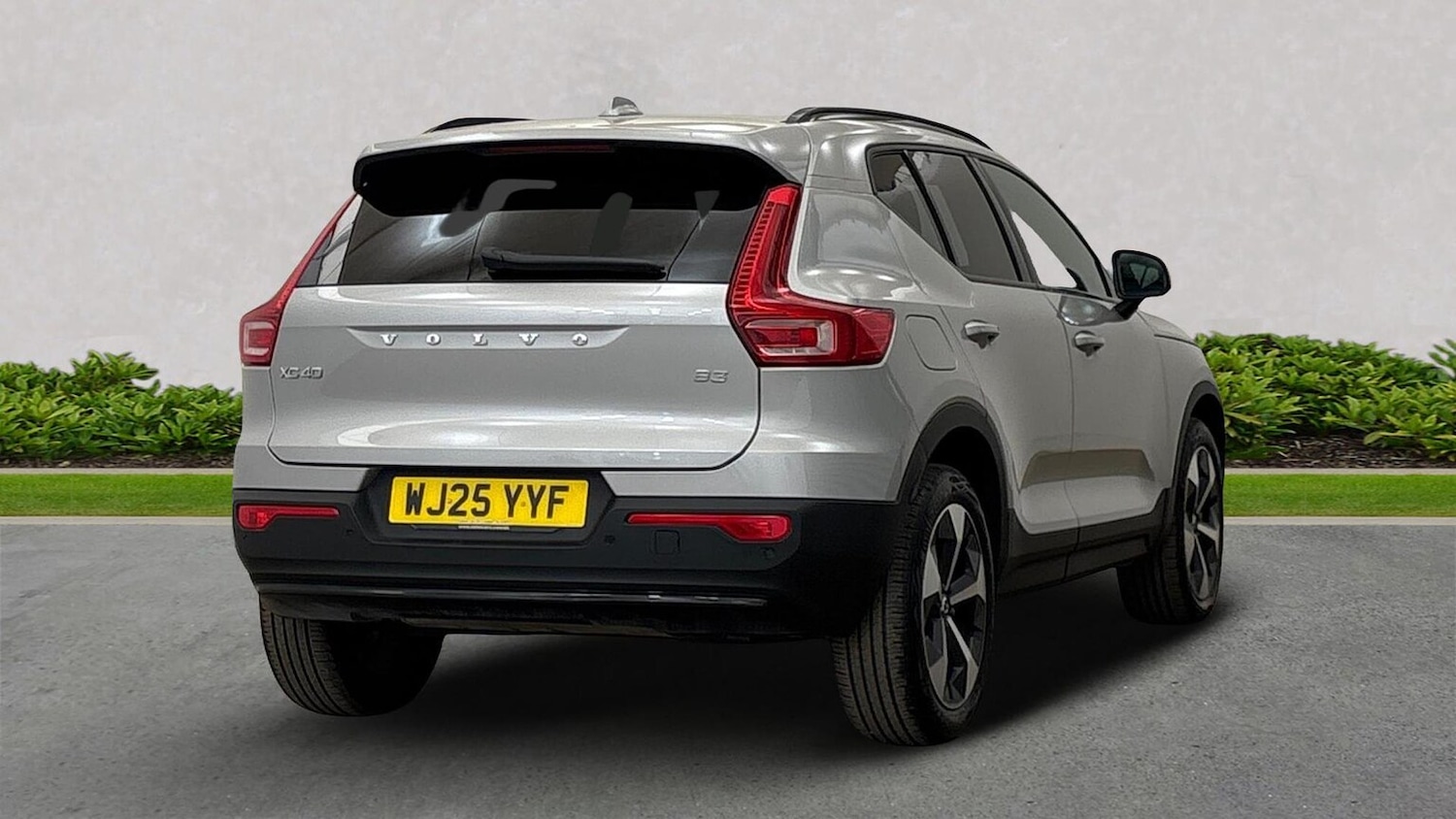 Used Volvo XC40 2025 for sale - 76093615: Photo 2