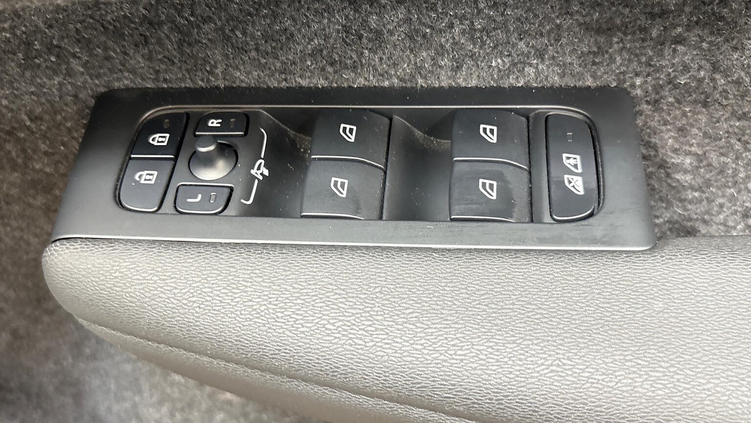 Used Volvo XC40 2025 for sale - 76093615: Photo 23
