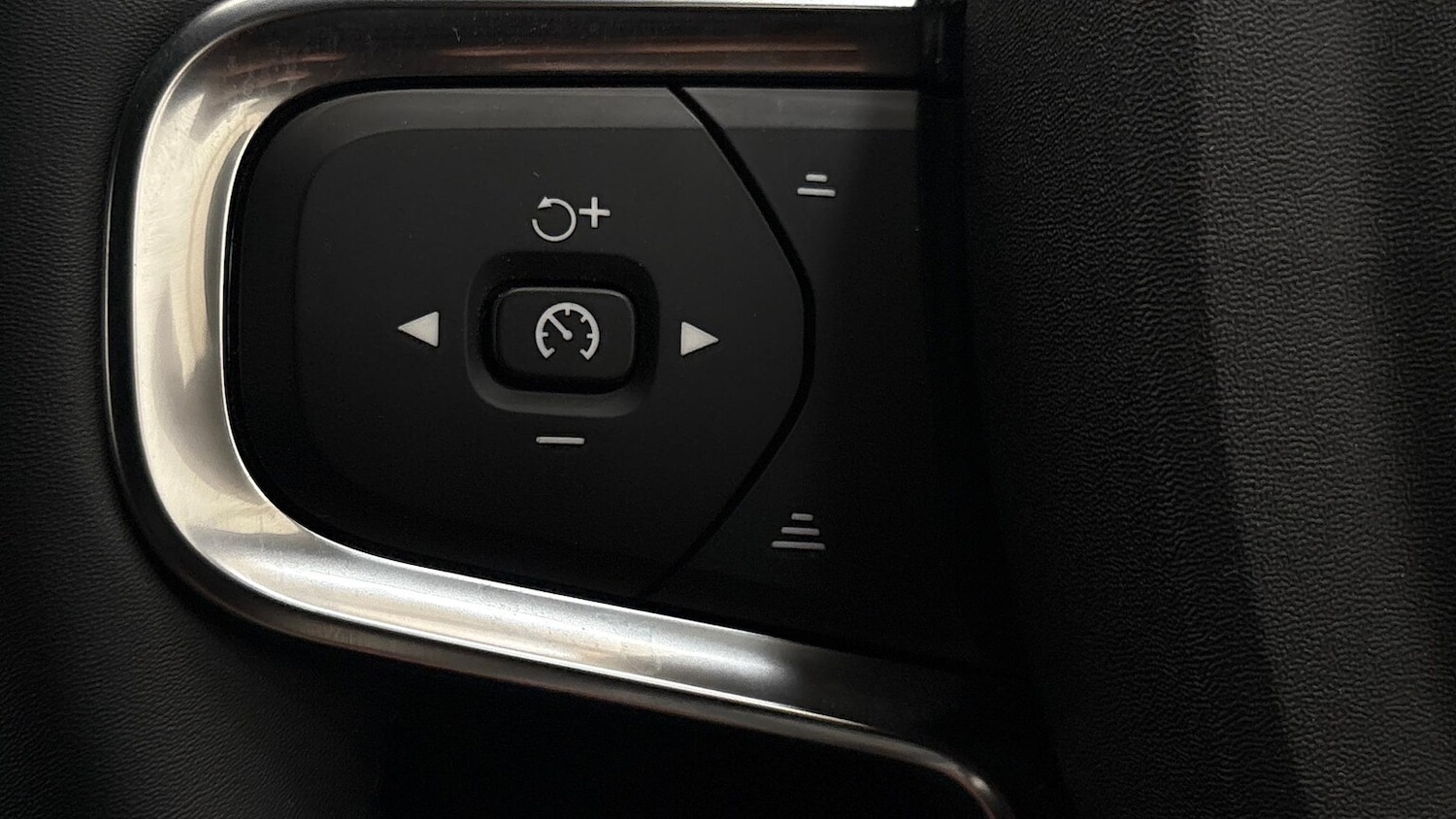 Used Volvo XC40 2025 for sale - 76093615: Photo 29