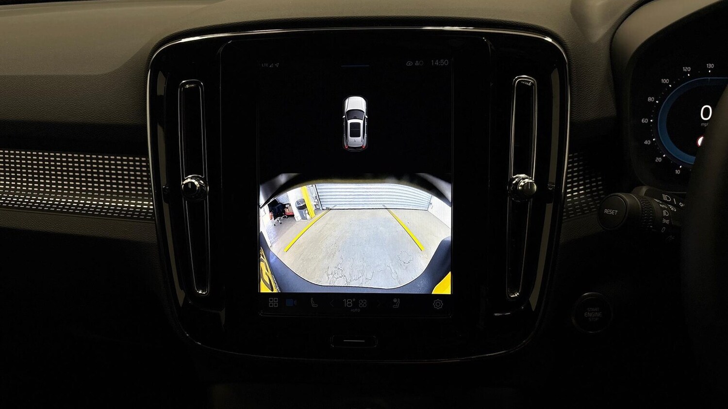 Used Volvo XC40 2025 for sale - 76093615: Photo 39