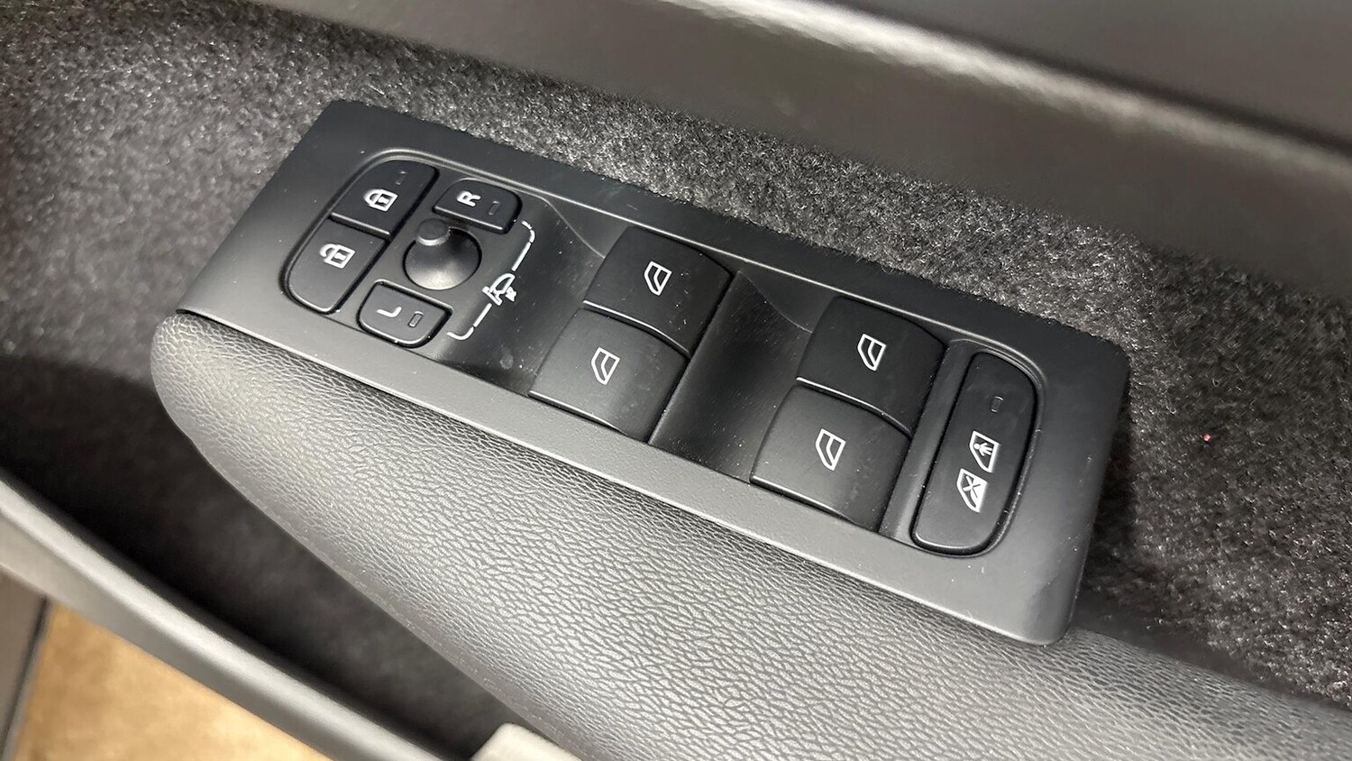 Used Volvo XC40 2024 for sale - 76220405: Photo 24