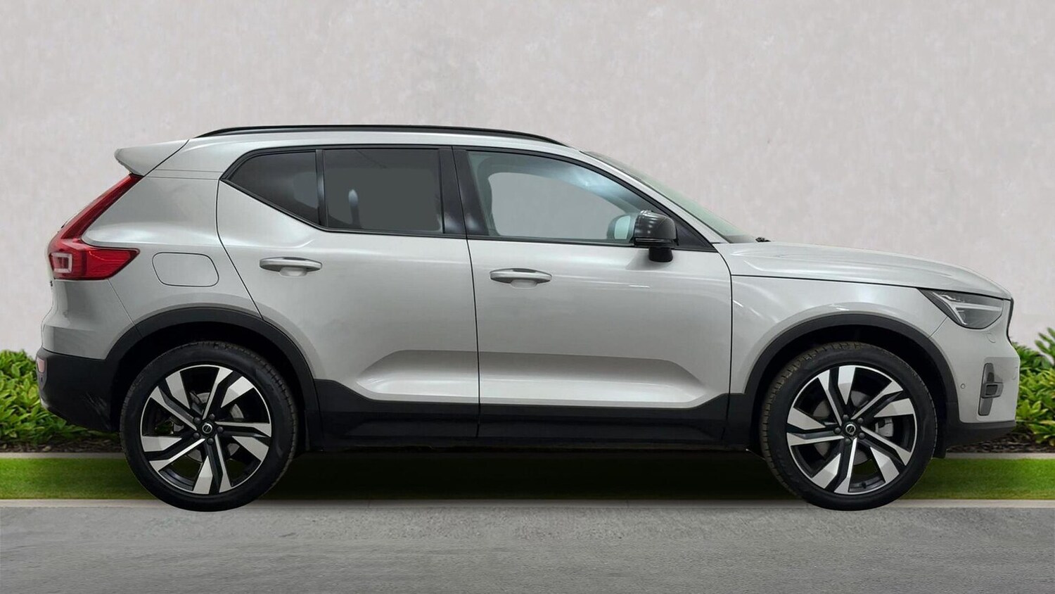 Used Volvo XC40 2024 for sale - 76220405: Photo 3