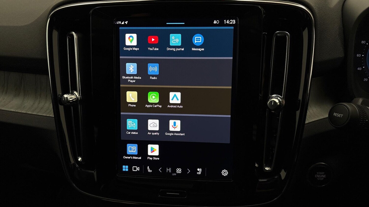 Used Volvo XC40 2024 for sale - 76220405: Photo 32