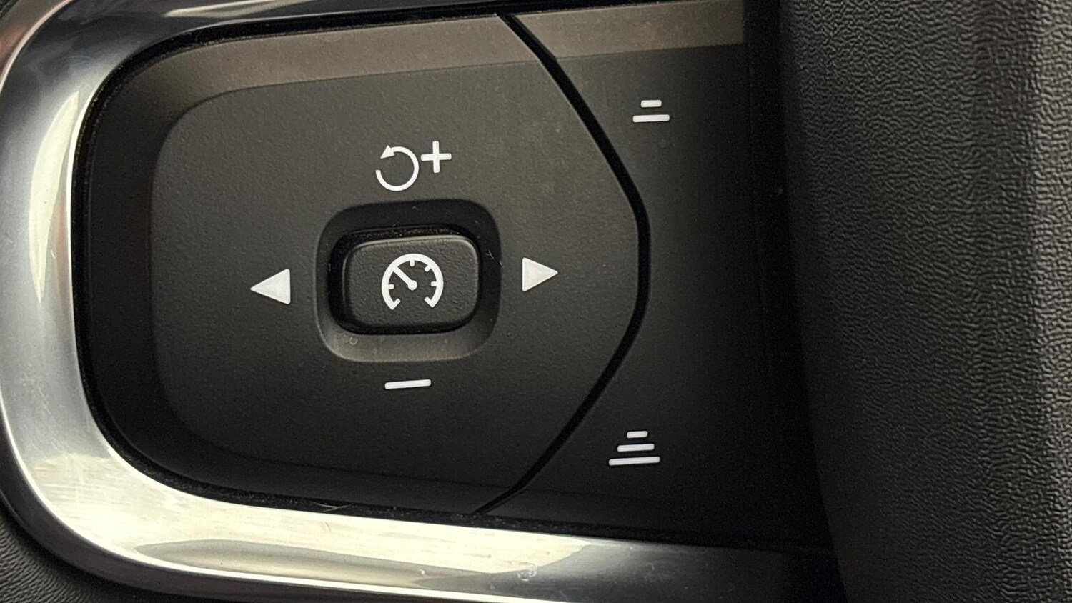 Used Volvo XC40 2022 for sale - 76220408: Photo 29