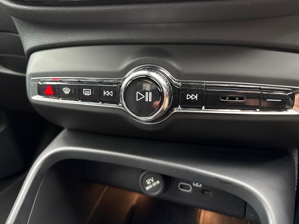 Used Volvo XC40 2023 for sale - 76305403: Photo 12