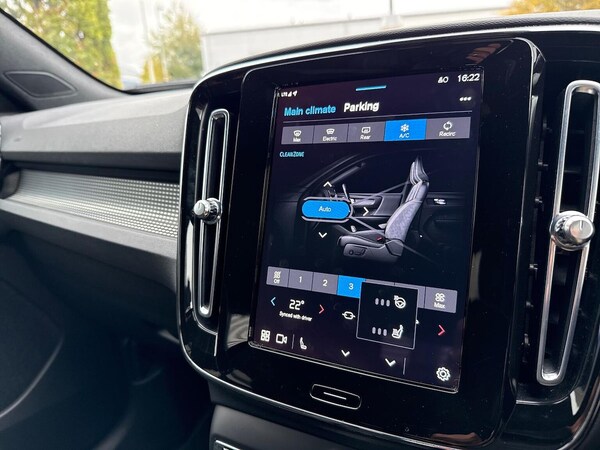 Used Volvo XC40 2023 for sale - 76305403: Photo 25