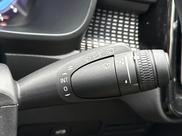 Used Volvo XC40 2023 for sale - 76305403: Photo 28