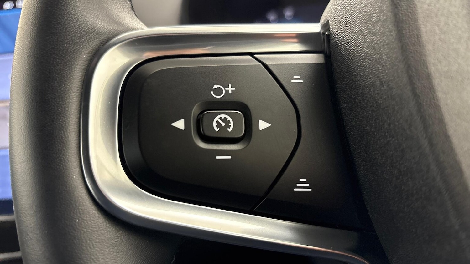 Used Volvo XC40 2022 for sale - 76763440: Photo 32