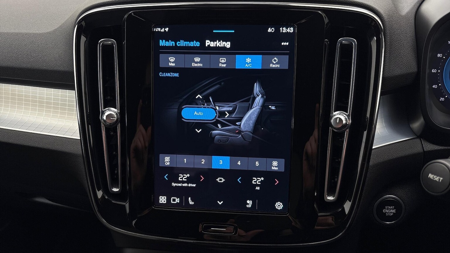 Used Volvo XC40 2022 for sale - 76763440: Photo 38