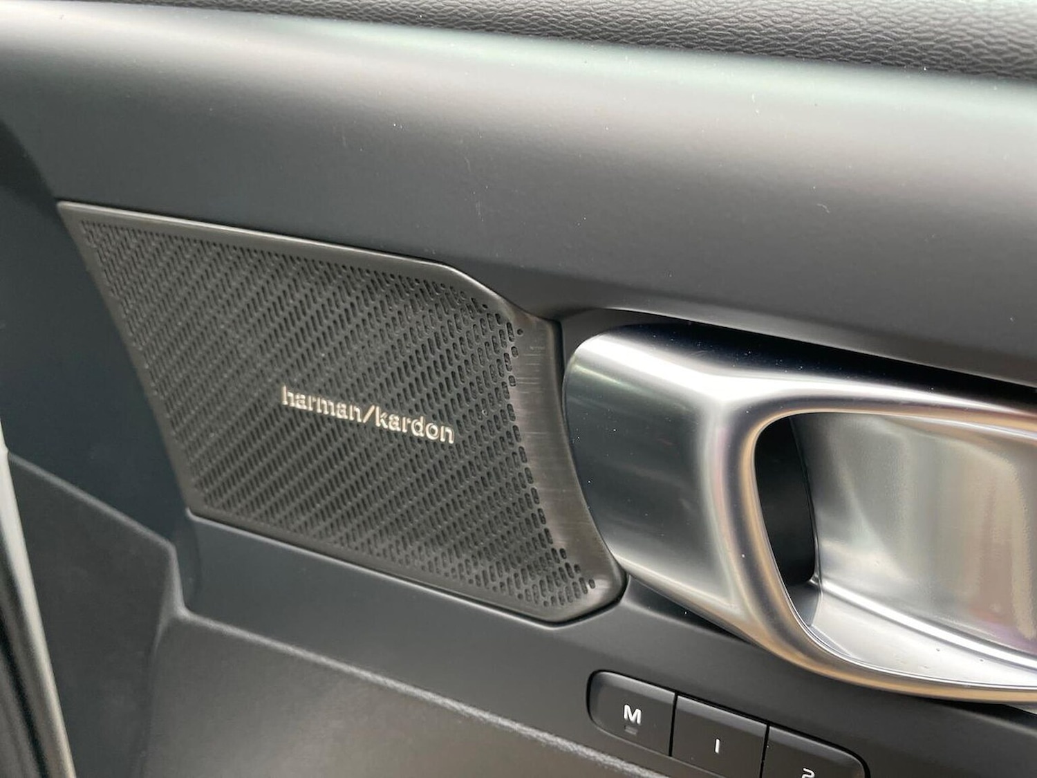 Used Volvo XC40 2025 for sale - 76268332: Photo 25