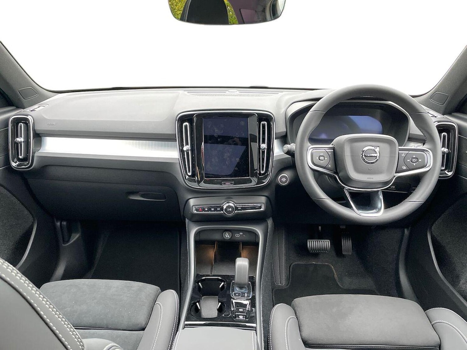 Used Volvo XC40 2025 for sale - 76268332: Photo 8