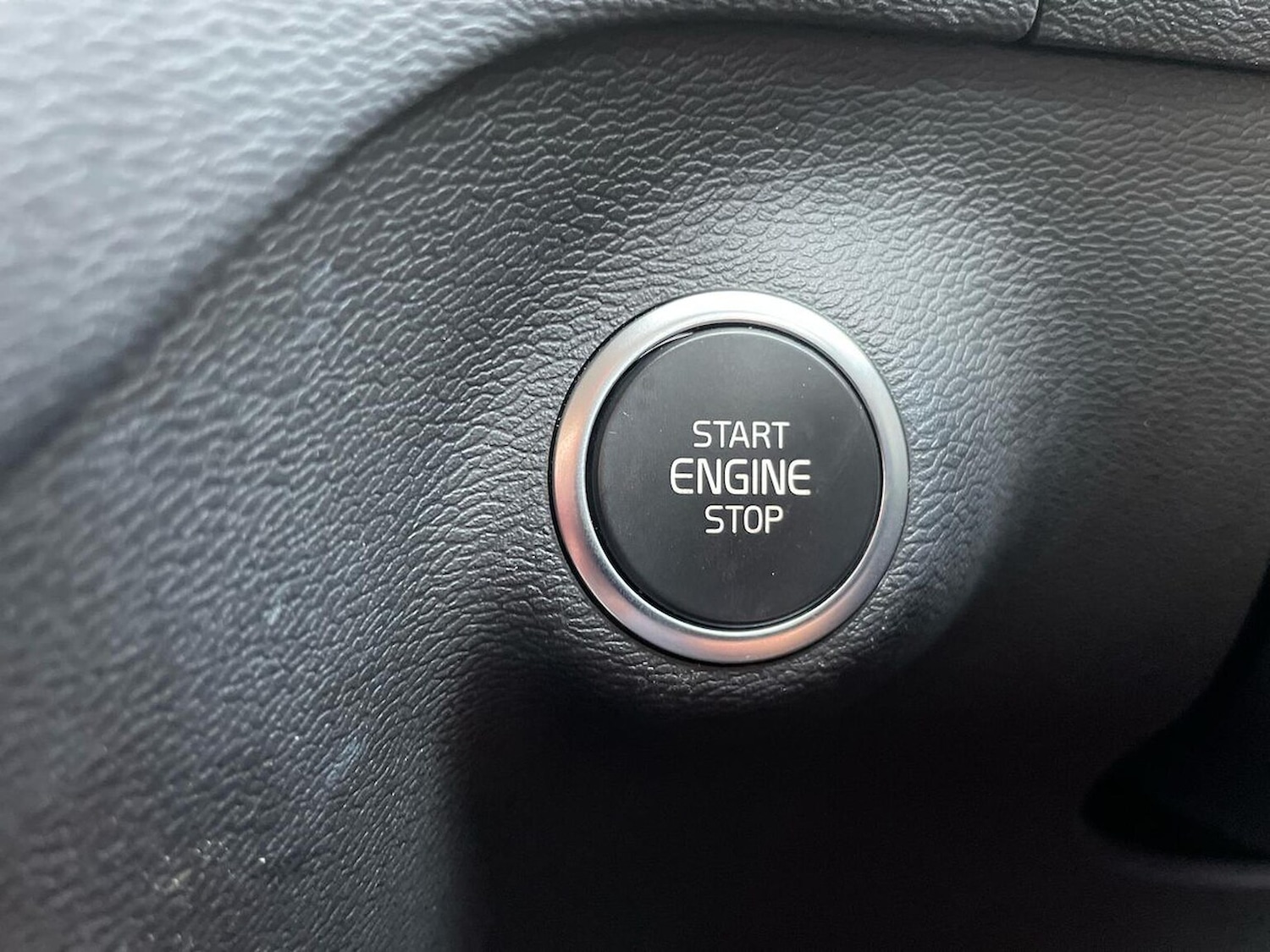 Used Volvo XC40 2022 for sale - 76490528: Photo 28