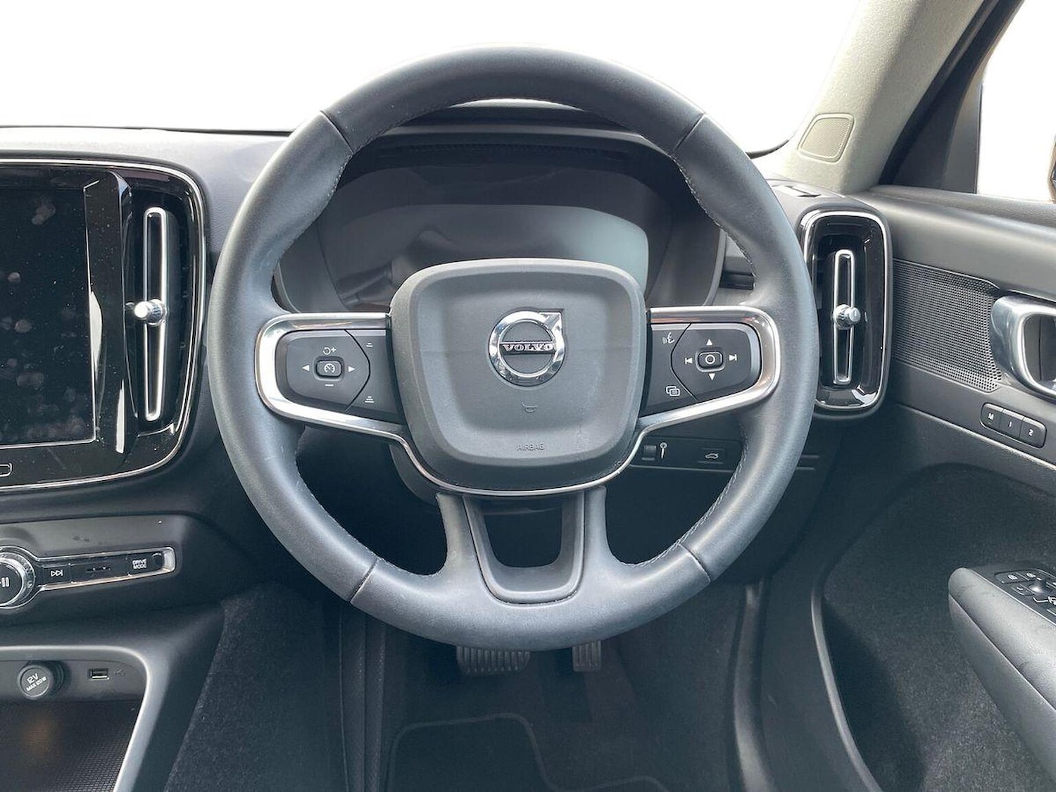 Used Volvo XC40 2022 for sale - 76490528: Photo 9