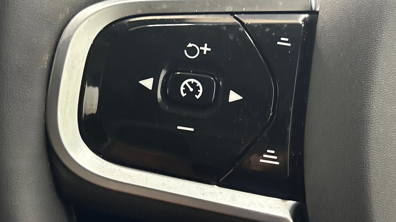 Used Volvo XC90 2025 for sale - 77077300: Photo 30