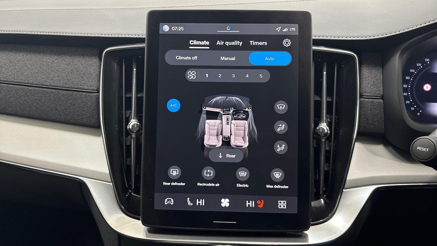 Used Volvo XC90 2025 for sale - 77077300: Photo 37