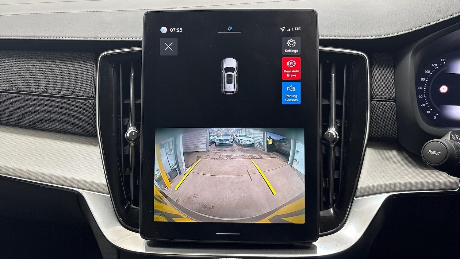 Used Volvo XC90 2025 for sale - 77077300: Photo 41