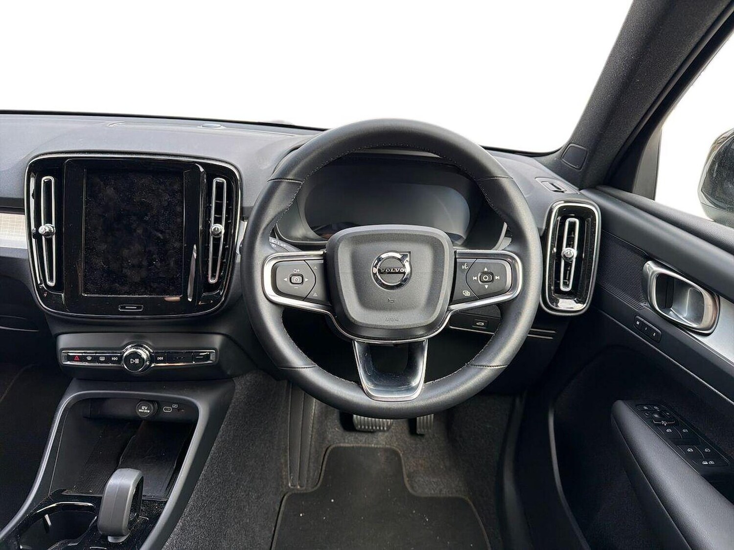 Used Volvo XC40 2025 for sale - 78194027: Photo 11