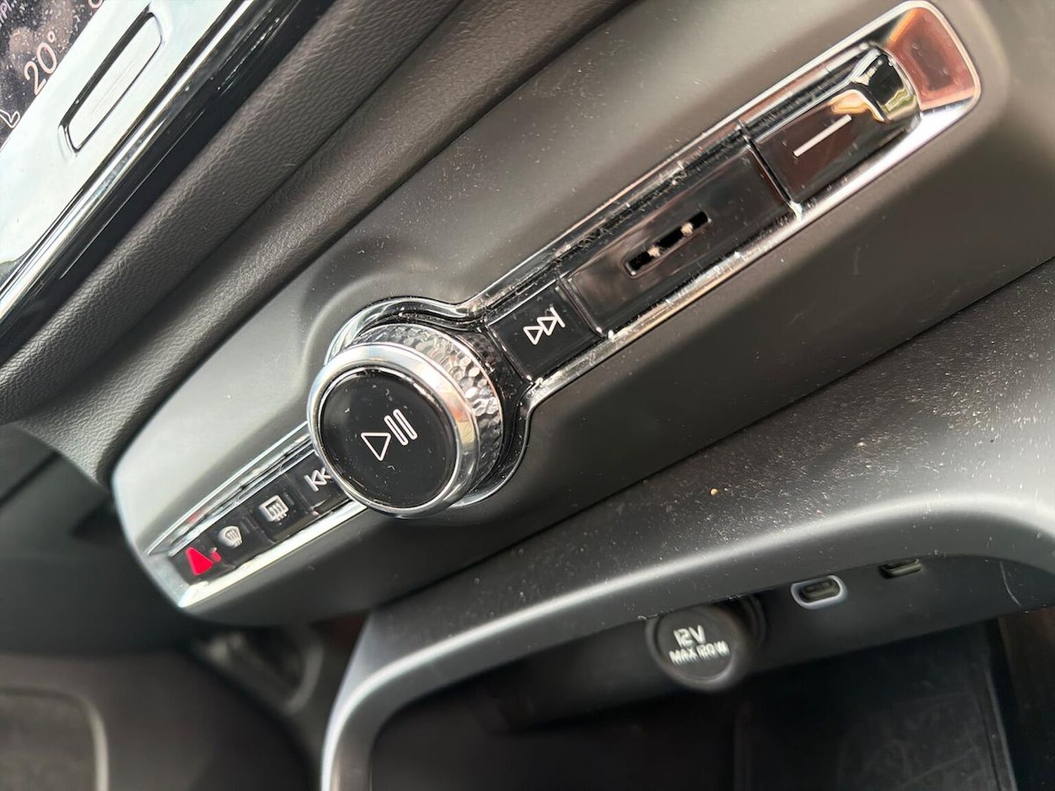 Used Volvo XC40 2025 for sale - 78194027: Photo 14