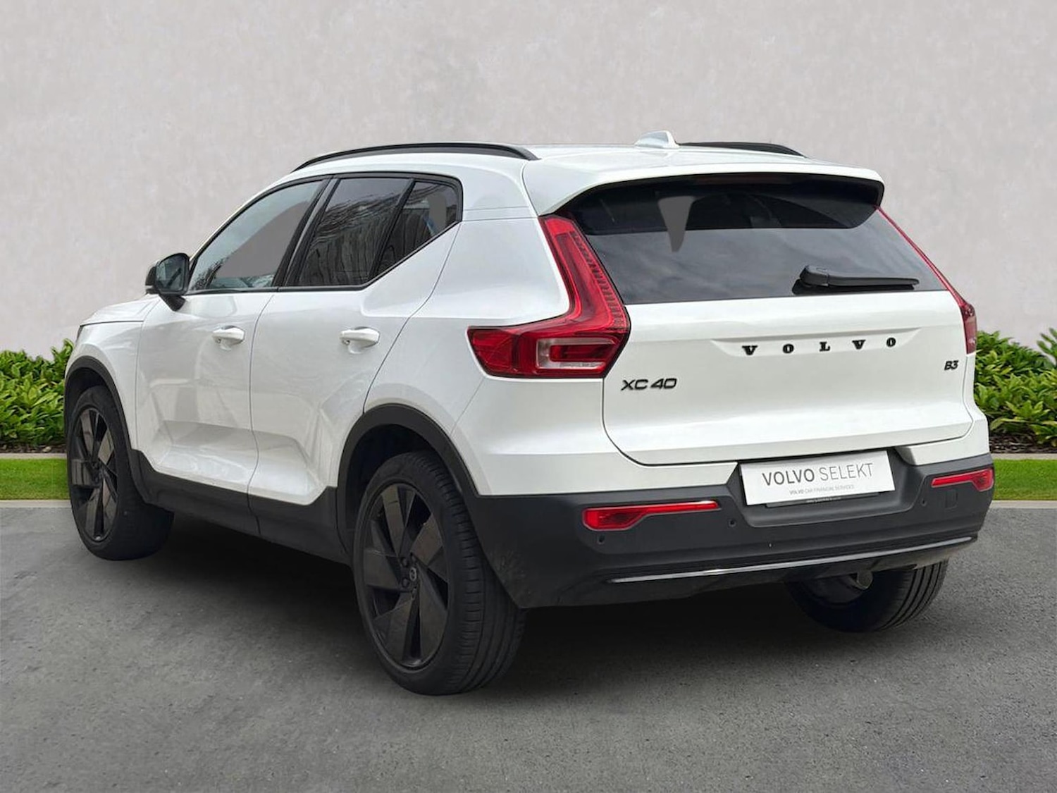 Used Volvo XC40 2025 for sale - 78194027: Photo 2