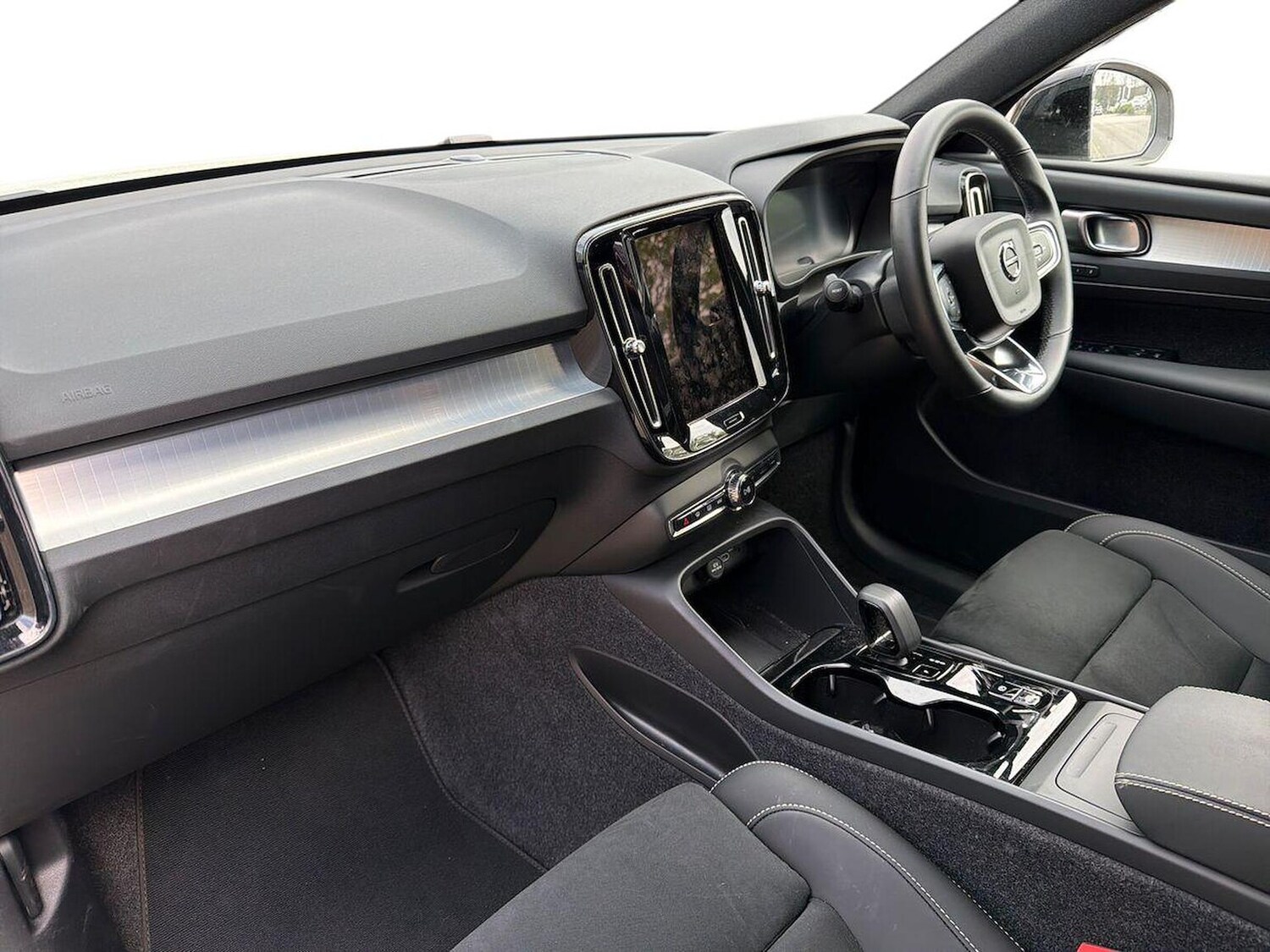 Used Volvo XC40 2025 for sale - 78194027: Photo 9