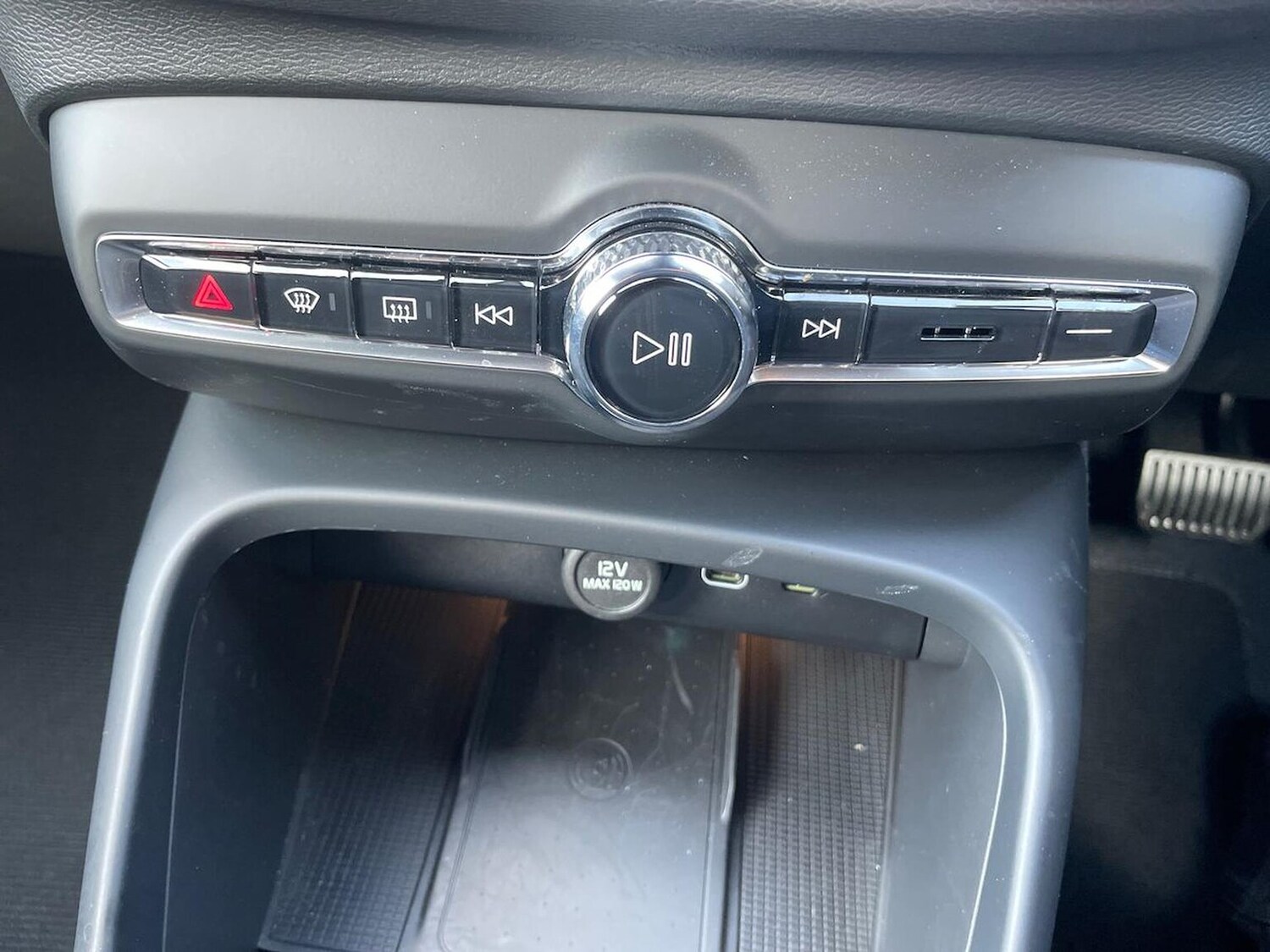 Used Volvo XC40 2023 for sale - 75982231: Photo 12