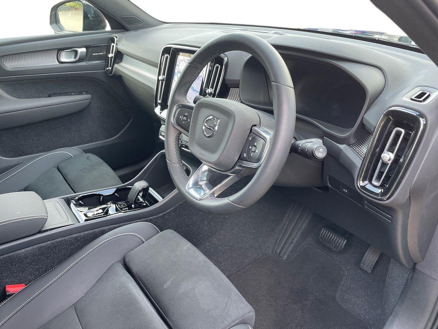Used Volvo XC40 2023 for sale - 75982231: Photo 15