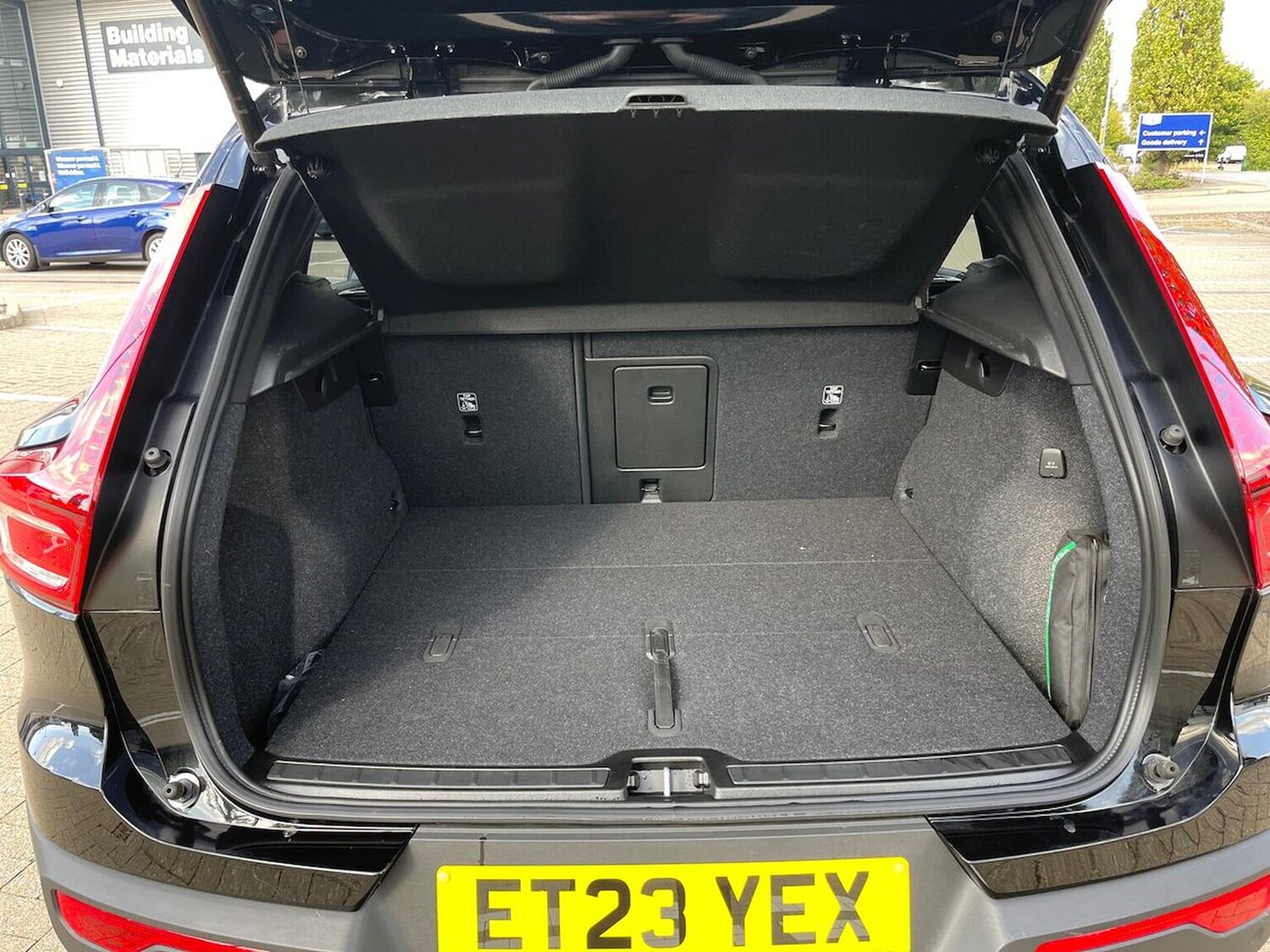 Used Volvo XC40 2023 for sale - 75982231: Photo 17