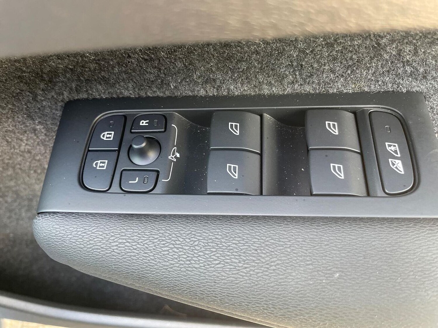 Used Volvo XC40 2023 for sale - 75982231: Photo 21