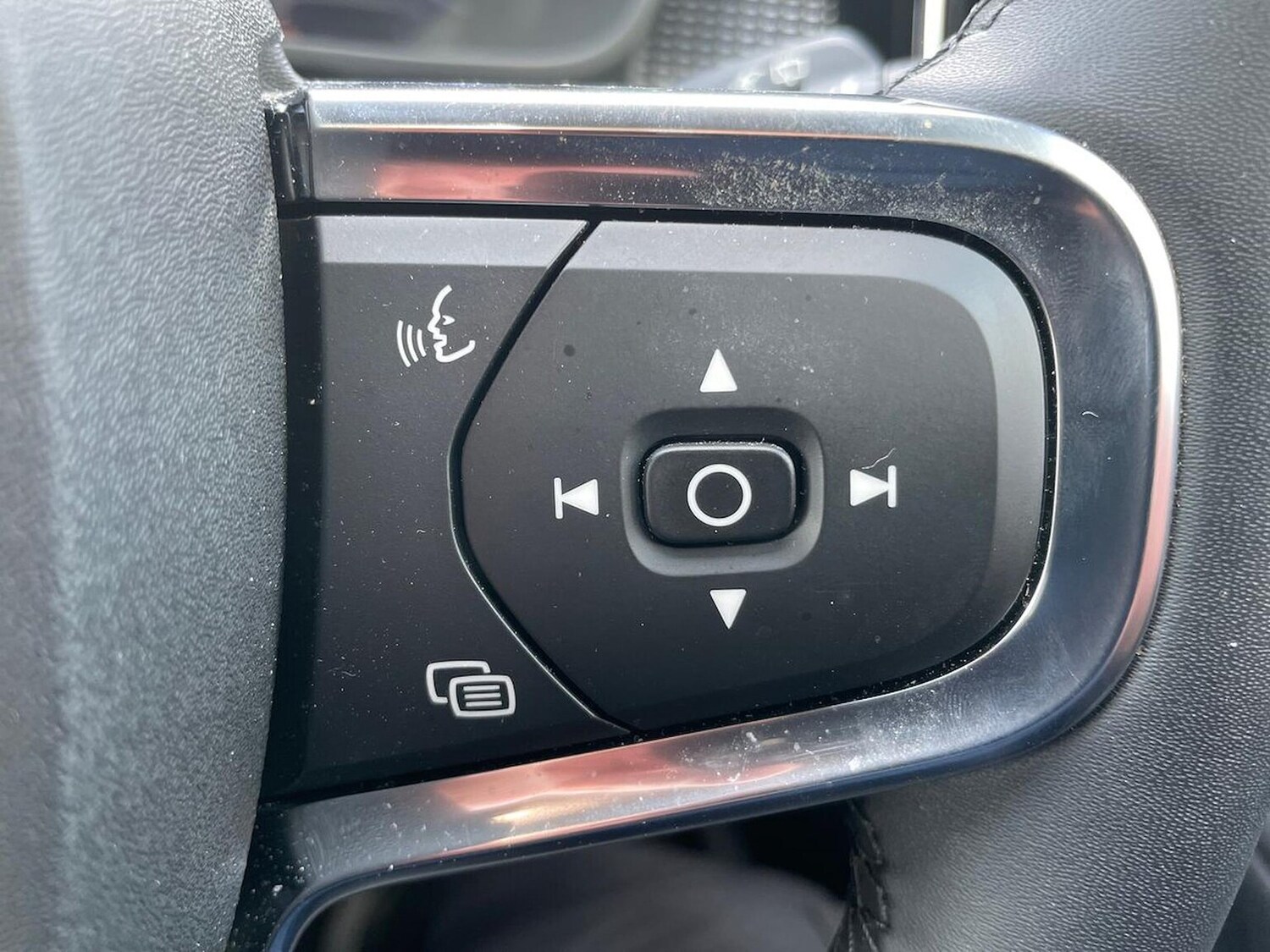 Used Volvo XC40 2023 for sale - 75982231: Photo 25
