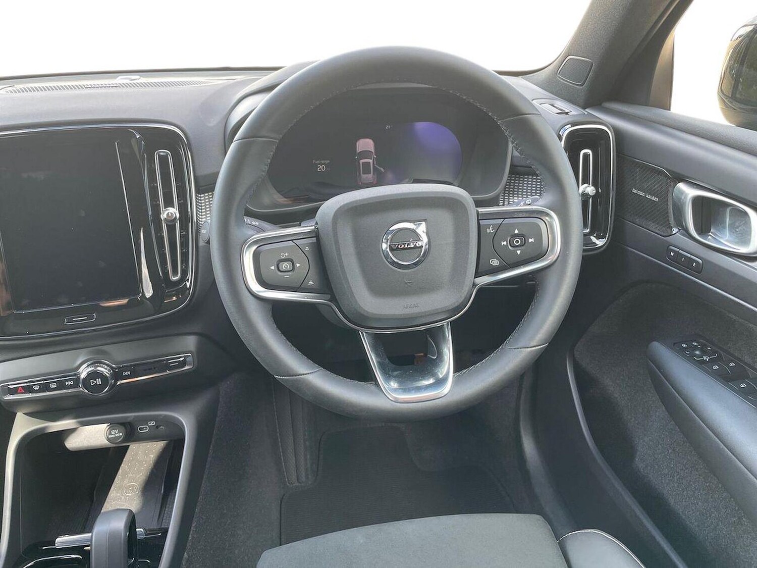 Used Volvo XC40 2023 for sale - 75982231: Photo 9