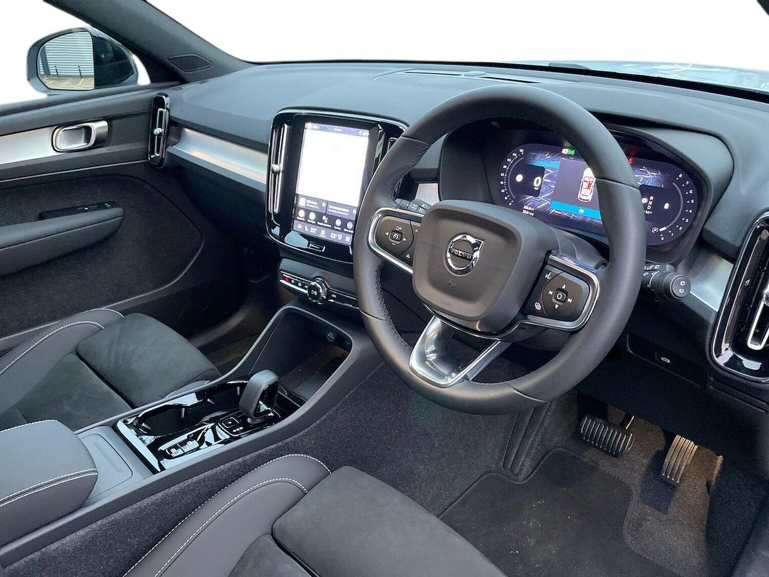 Used Volvo XC40 2025 for sale - 77487374: Photo 15