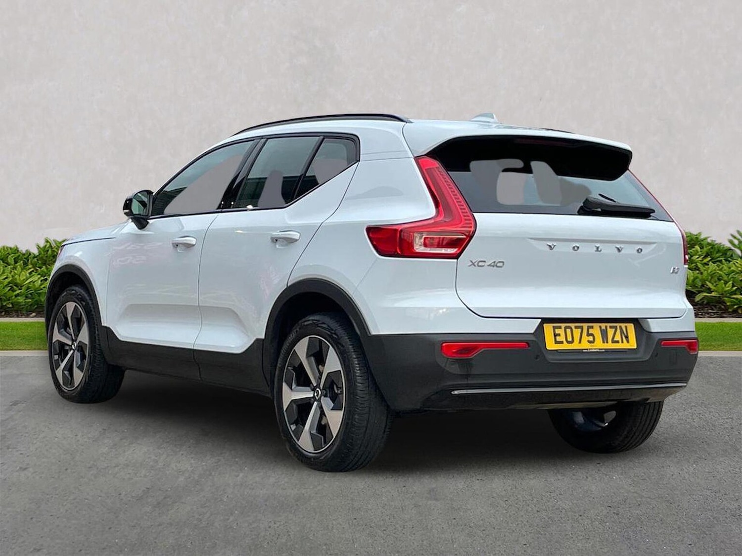 Used Volvo XC40 2025 for sale - 77487374: Photo 2