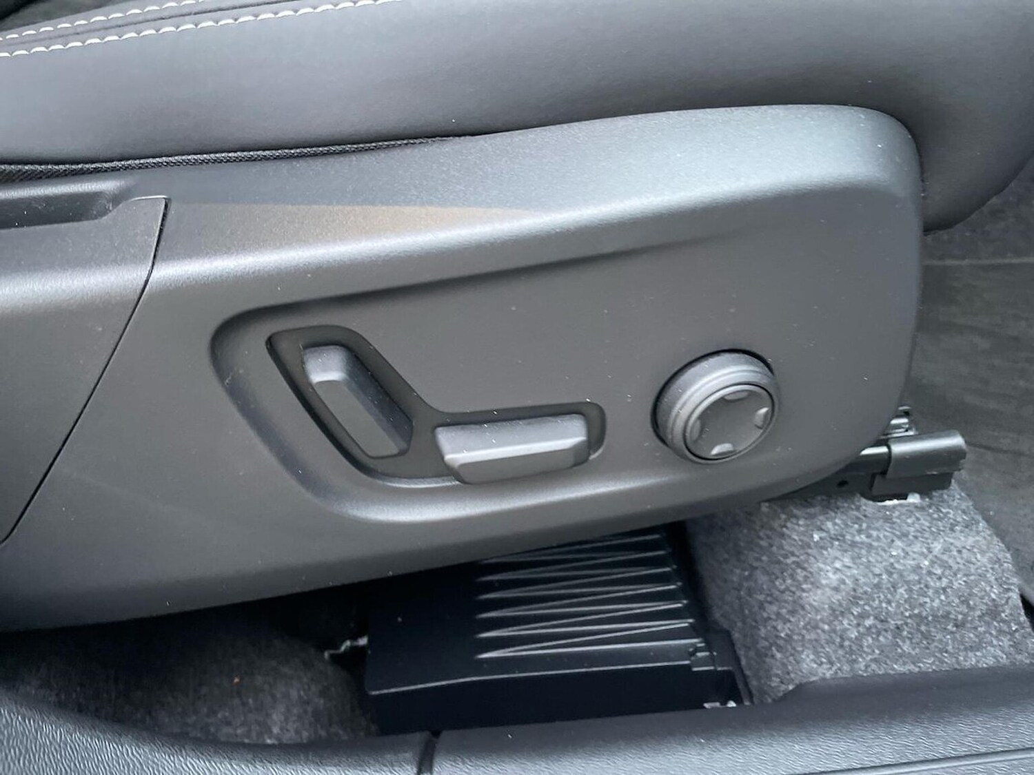 Used Volvo XC40 2025 for sale - 77487374: Photo 29