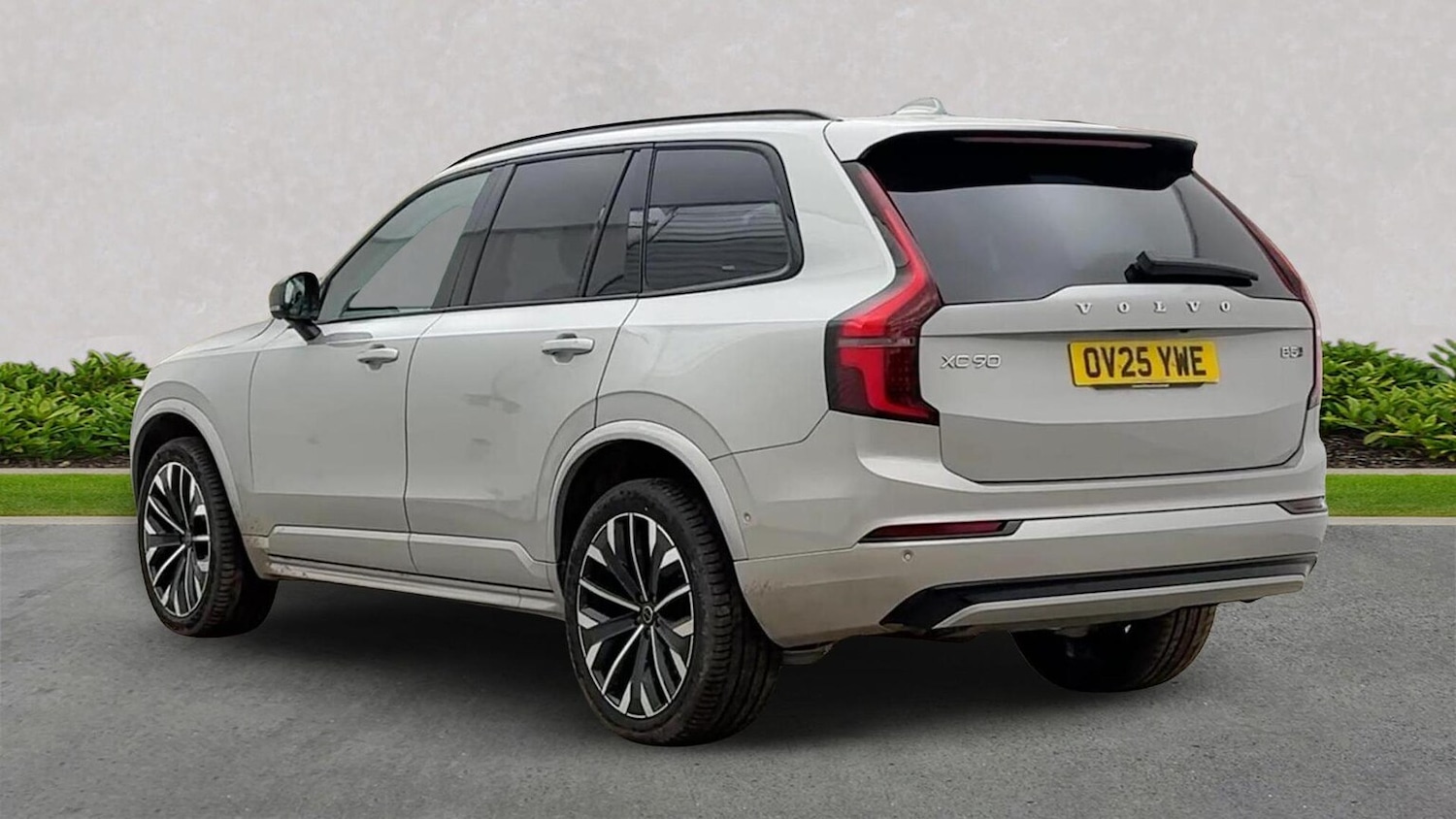 Used Volvo XC90 2025 for sale - 77715392: Photo 2