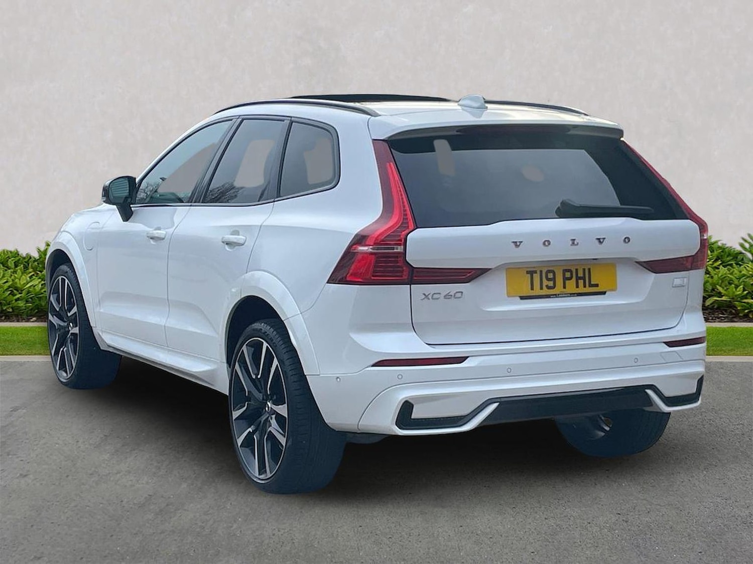 Used Volvo XC60 2024 for sale - 78194197: Photo 2