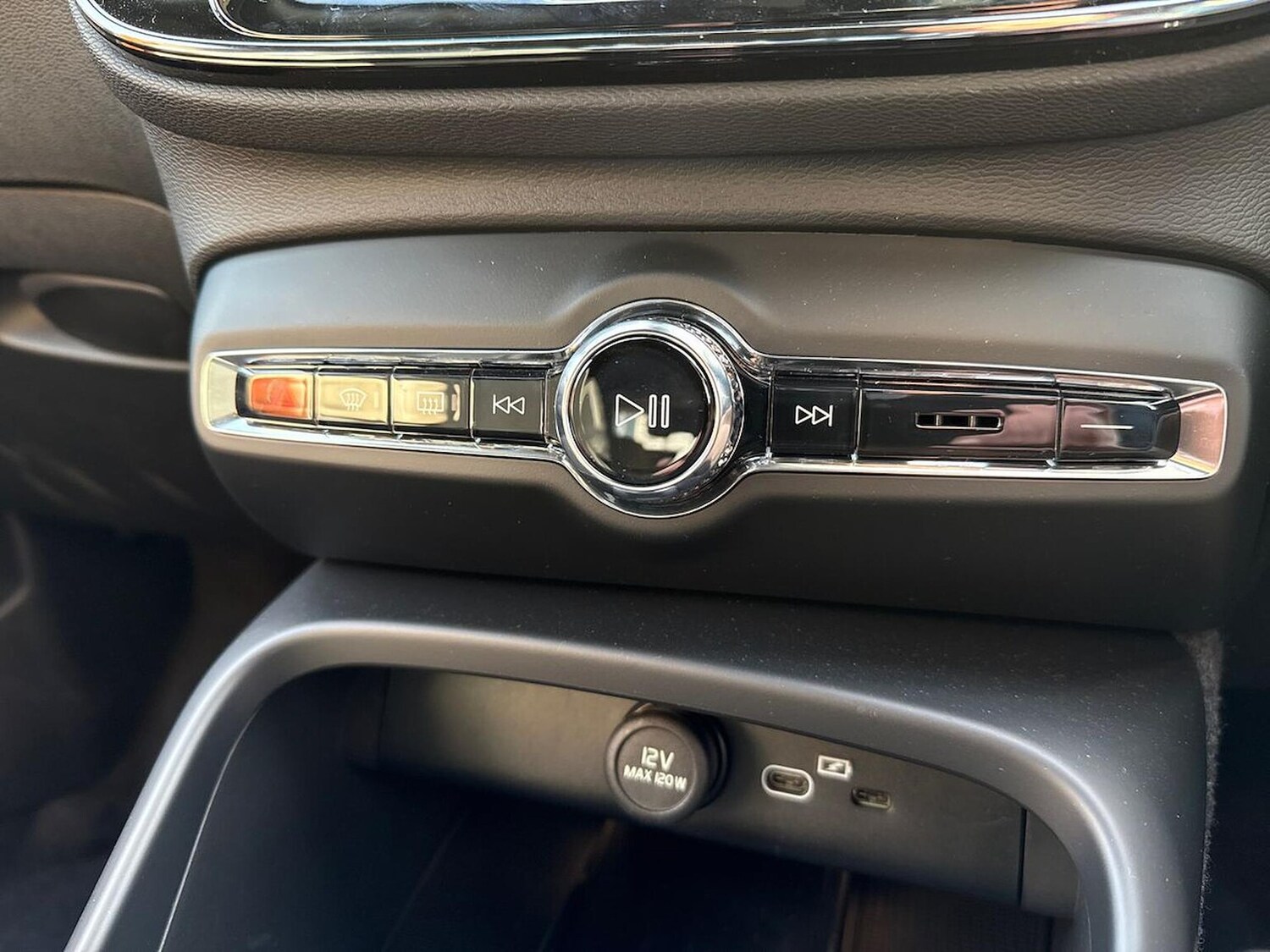 Used Volvo XC40 2025 for sale - 77487362: Photo 12