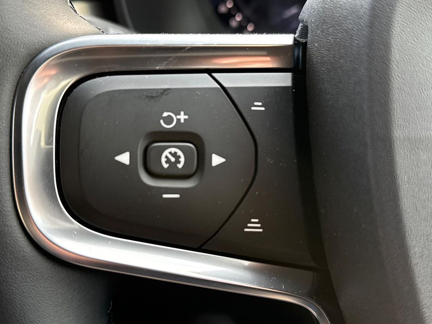 Used Volvo XC40 2025 for sale - 77487362: Photo 27