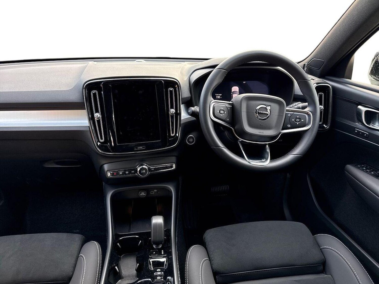 Used Volvo XC40 2025 for sale - 77487362: Photo 8