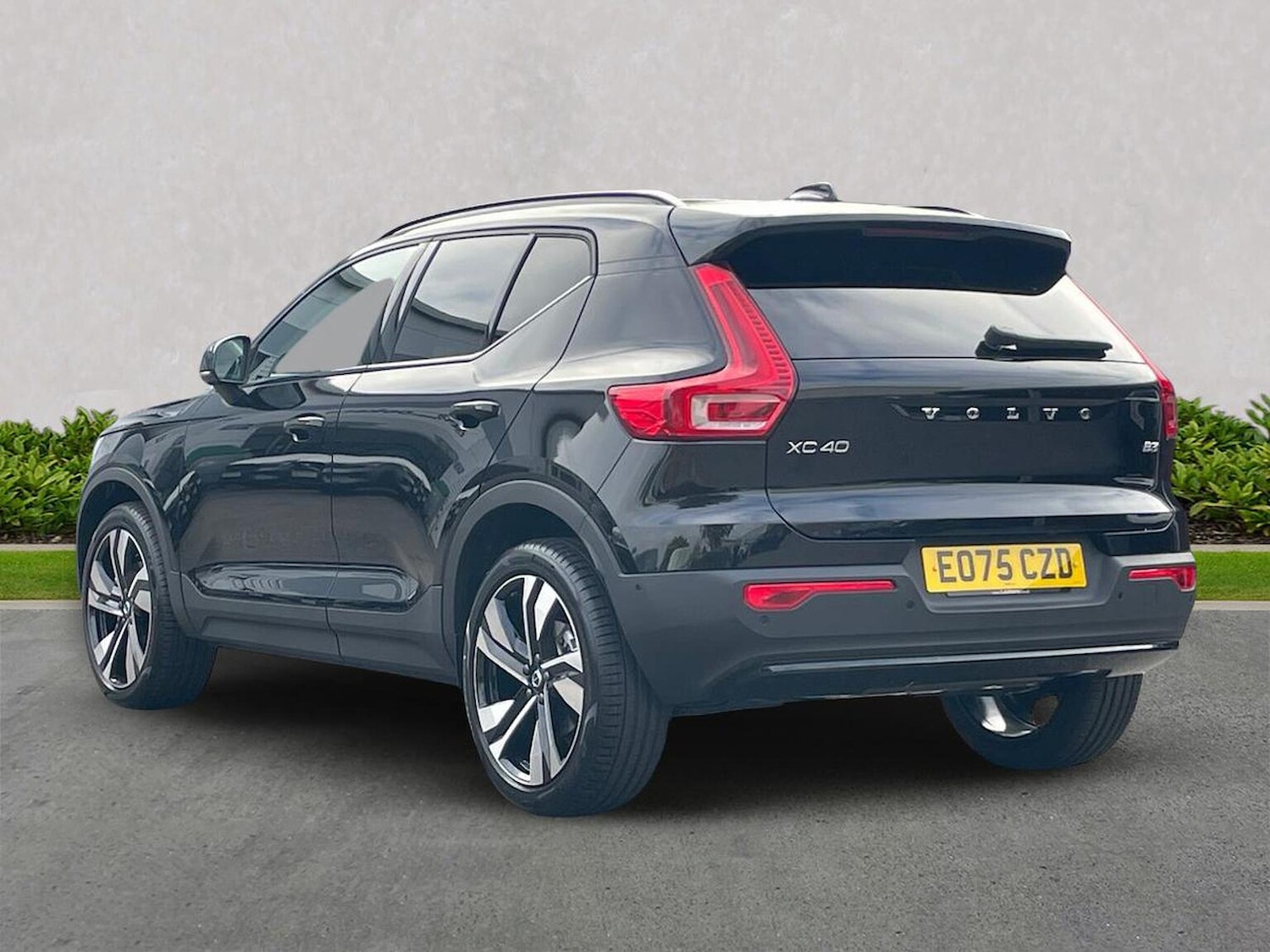 Used Volvo XC40 2025 for sale - 76249737: Photo 2