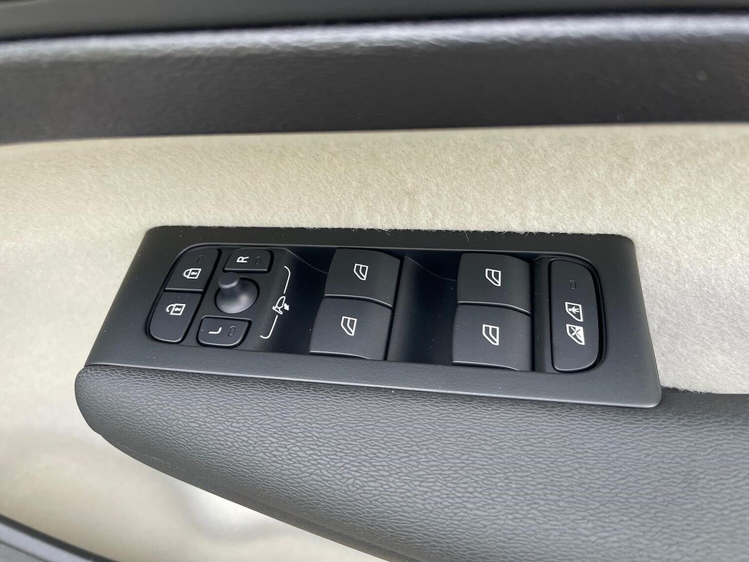 Used Volvo XC40 2025 for sale - 76249737: Photo 21