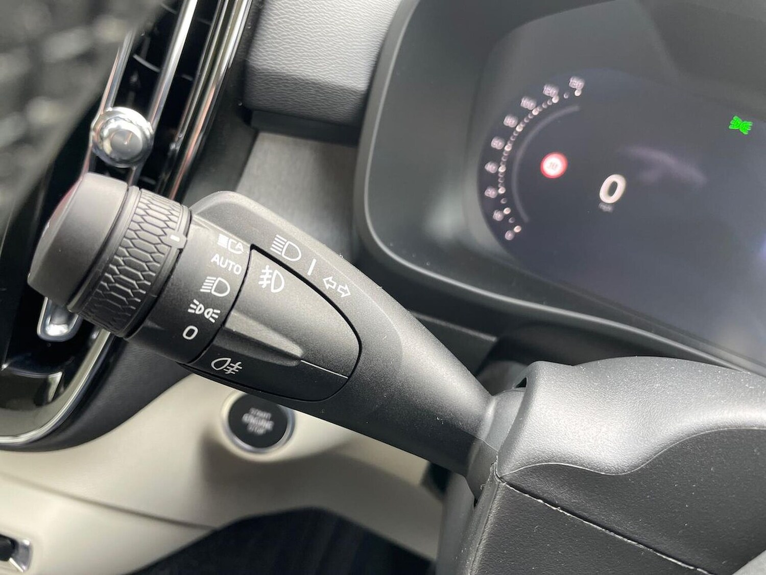 Used Volvo XC40 2025 for sale - 76249737: Photo 27