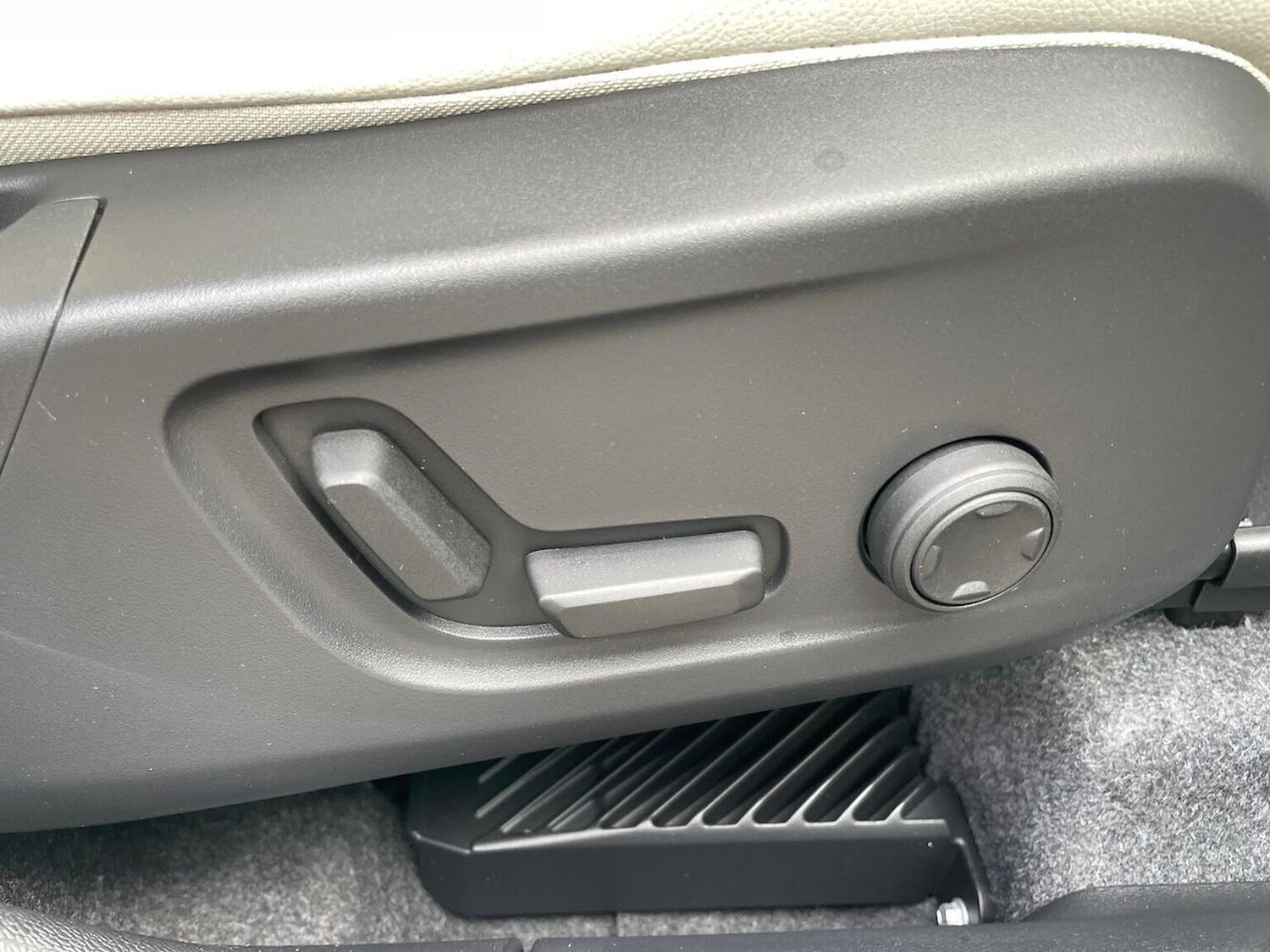 Used Volvo XC40 2025 for sale - 76249737: Photo 28