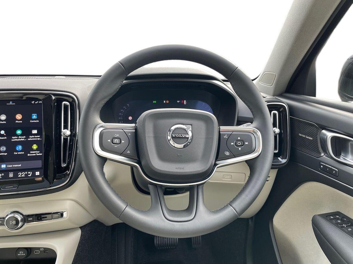 Used Volvo XC40 2025 for sale - 76249737: Photo 9