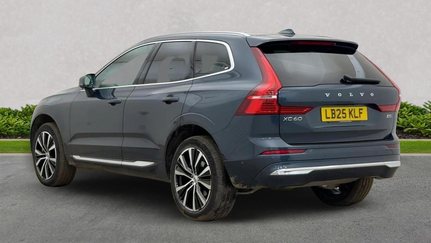 Used Volvo XC60 2025 for sale - 77501748: Photo 2